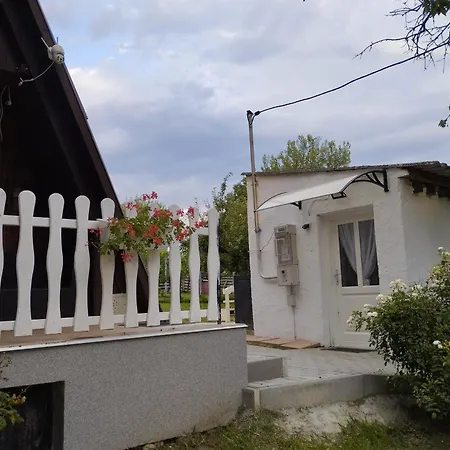 Aprólak - Erdőhöz Közeli Alpesi Faház, Pároknak és Családoknak Chalet *