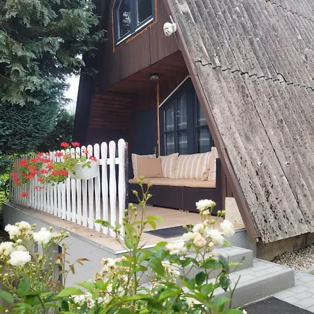 Aprolak - Erdohoez Koezeli Alpesi Fahaz, Paroknak Es Csaladoknak *