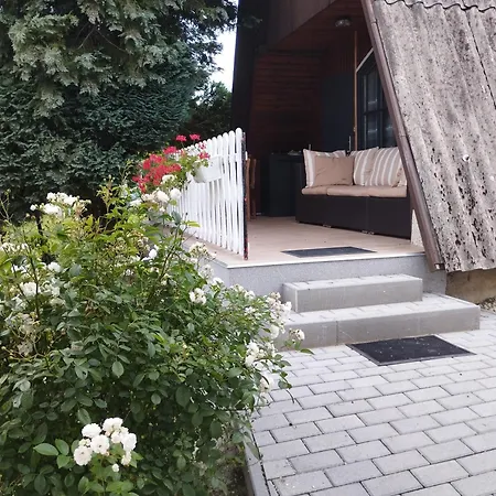 Aprolak - Erdohoez Koezeli Alpesi Fahaz, Paroknak Es Csaladoknak *