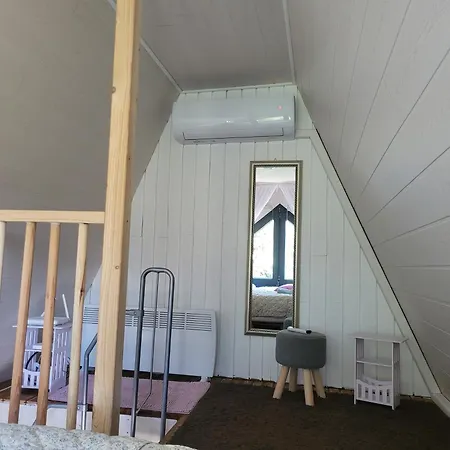 シャレー Aprolak - Erdohoez Koezeli Alpesi Fahaz, Paroknak Es Csaladoknak ザラカロシュ