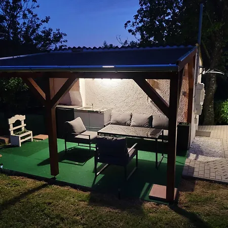 Aprólak - Erdőhöz Közeli Alpesi Faház, Pároknak és Családoknak Chalet