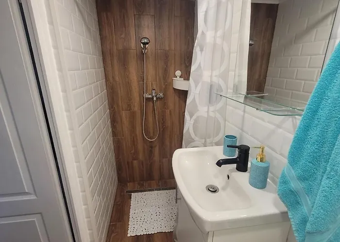 Aprolak - Erdohoez Koezeli Alpesi Fahaz, Paroknak Es Csaladoknak