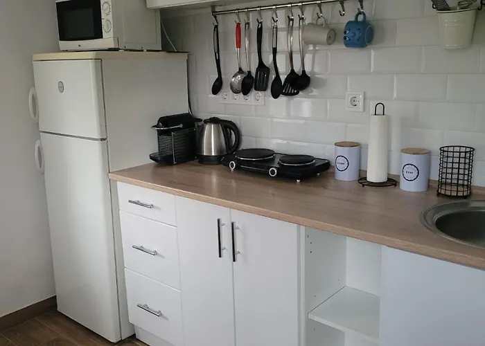 シャレー Aprolak - Erdohoez Koezeli Alpesi Fahaz, Paroknak Es Csaladoknak *