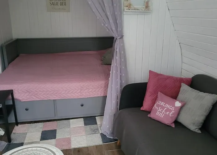 Aprolak - Erdohoez Koezeli Alpesi Fahaz, Paroknak Es Csaladoknak *