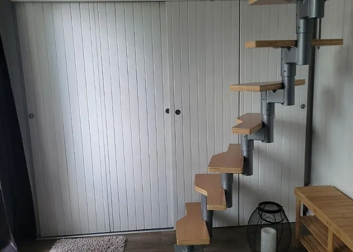 Aprolak - Erdohoez Koezeli Alpesi Fahaz, Paroknak Es Csaladoknak