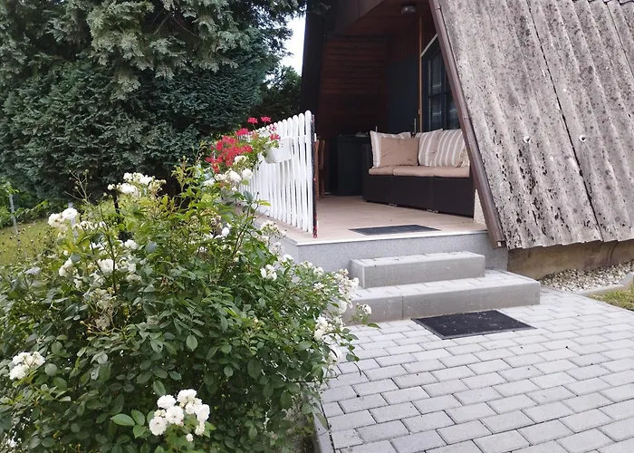 Aprolak - Erdohoez Koezeli Alpesi Fahaz, Paroknak Es Csaladoknak *