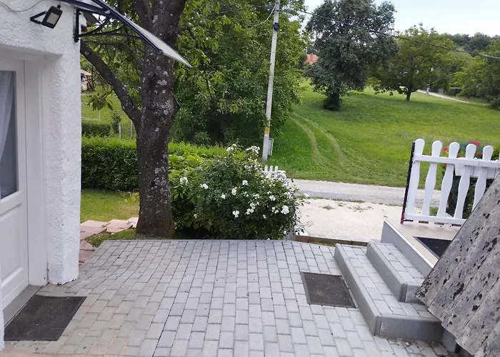 Aprolak - Erdohoez Koezeli Alpesi Fahaz, Paroknak Es Csaladoknak Chalet *