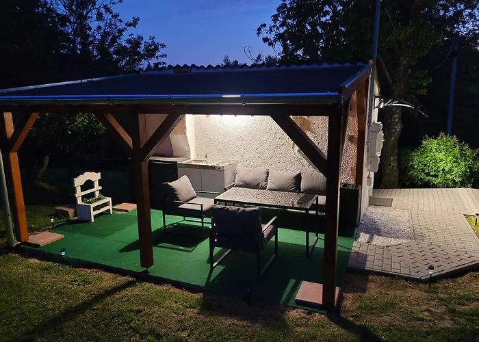 Aprolak - Erdohoez Koezeli Alpesi Fahaz, Paroknak Es Csaladoknak Dağ evi